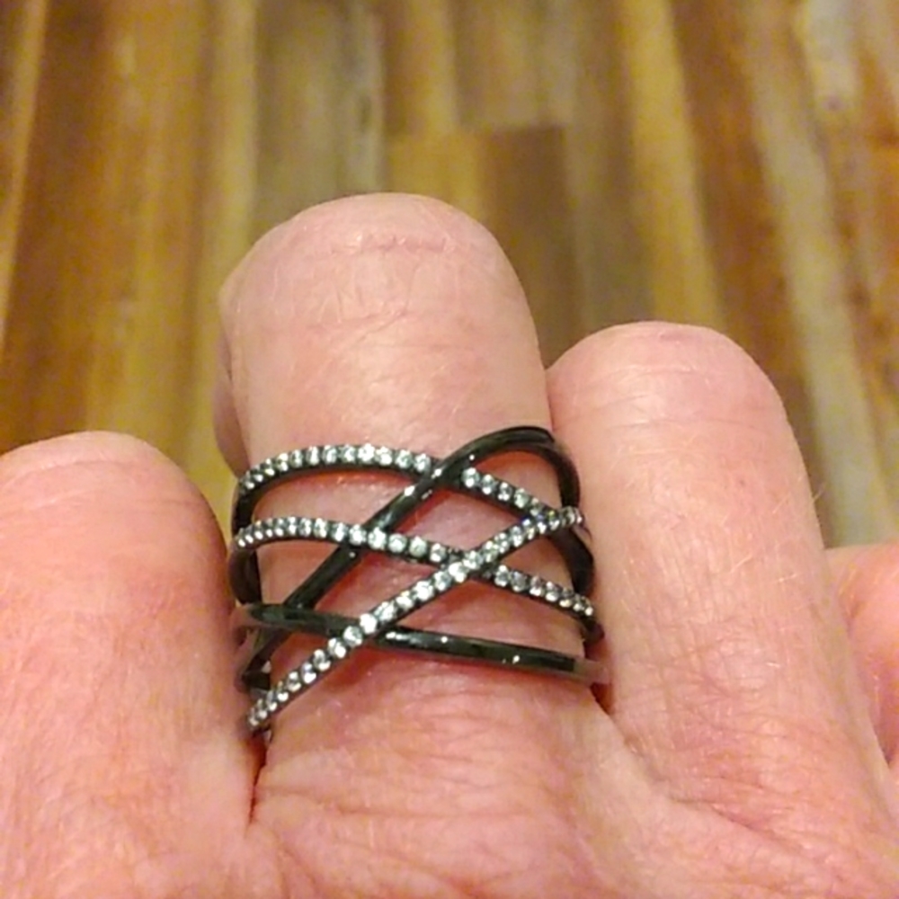 NWT BEAUTIFUL STERLING 925 STAMPED BLACK FINISH RING WITH CZ'S. SZ 10